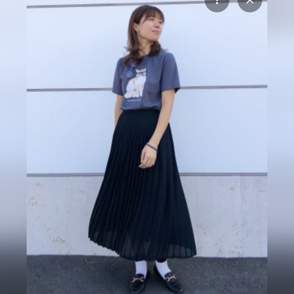 Black Uniqlo Pleated Chiffon Midi Skirt